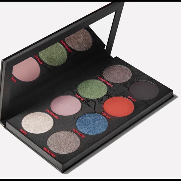 1 LEFT! Mac Stranger Things The Void Eye Palette - Picture 1 of 9
